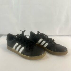 adidas Baseline Black/ white Gum Boys' Shoes size: 5